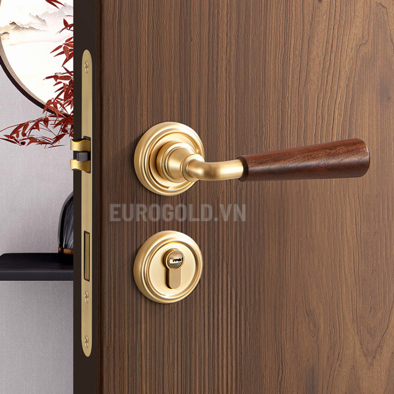 Khóa Cửa Đi Thông Phòng Hợp Kim Cao Cấp,tay Cầm Bằng Gỗ Óc Chó Kiểu Pháp BH72F367 Eurogold - hình ảnh mô tả